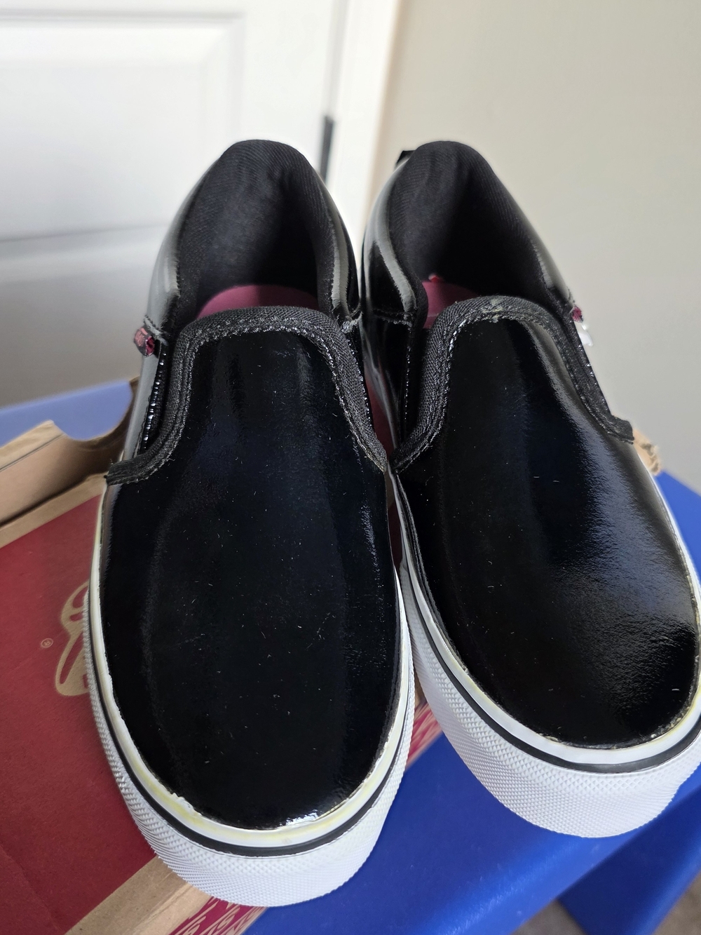 NWOB Vans Kids Sz 1 Black Patent Slip-On Skate Shoes Sneakers with White Sole